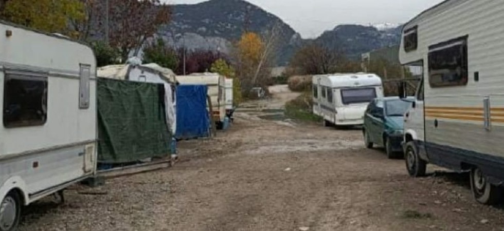 "La famiglia che vive nel campo nomadi di Riva del Garda deve poter restare in zona"